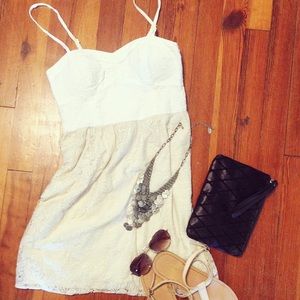 AE White & Cream Lace Sweetheart Dress