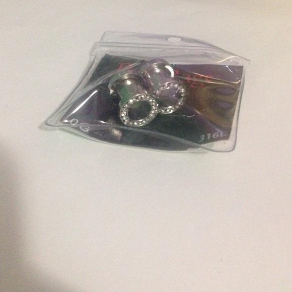 0G silver plugs with "diamonds"