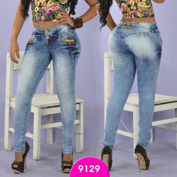 Butt lifting LevantaColas light wast jeans