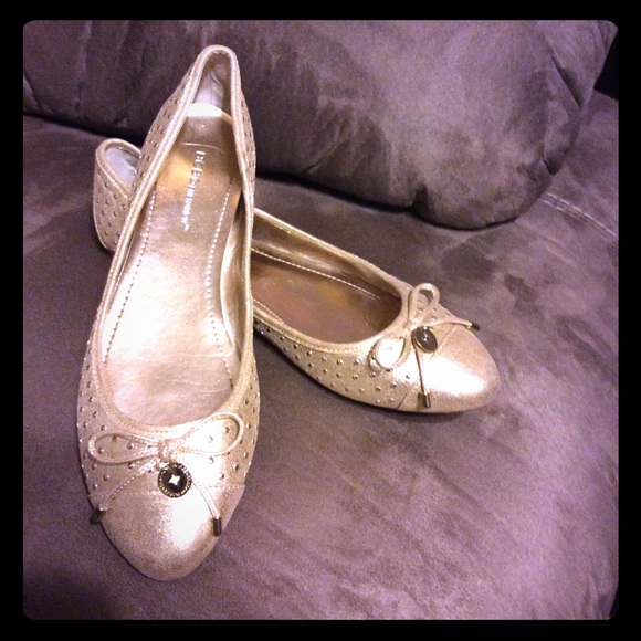 Bcbg gold studded flats! Like new! Size 8.5