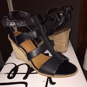 Black strappy wedges