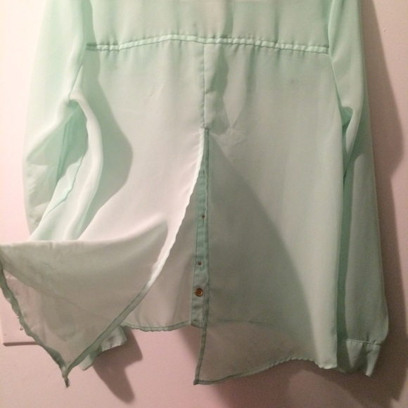 Adorbale Button-up top - Picture 2 of 2