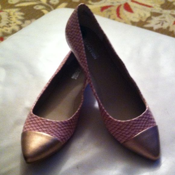 Kenneth Cole pink shoes