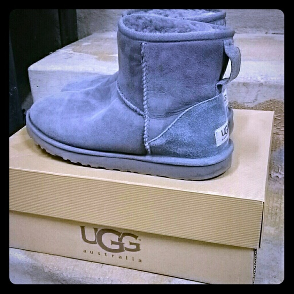 UGG Shoes - Short gray uggs! Great condition