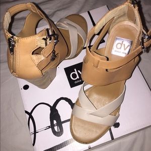 DV - Petal (bone/nude leather)