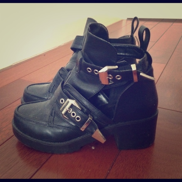 Black Tobi Boots
