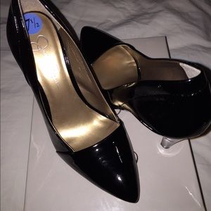 JS black pumps