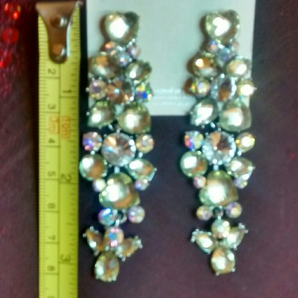 BEAUTIFUL AROURA BORAILAS CRYSTAL EARRINGS