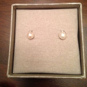 Pearl and diamond studs✨