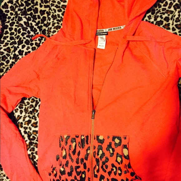 Leopard kiss hoodie with glitter