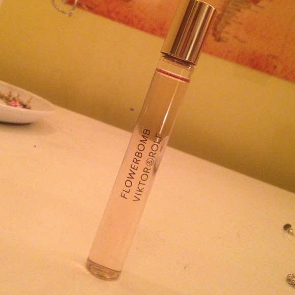 VIKTOR & ROLF Flowerbomb Rollerball Perfume