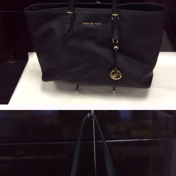 HELPPPP. LOOKING FOR THIS BAG. In jet black