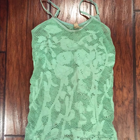 Adorable stretchy lace tank by Gimmicks - Picture 1 of 2