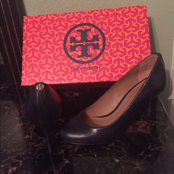 Beautiful Tory Burch navy blue shoe. Barely worn