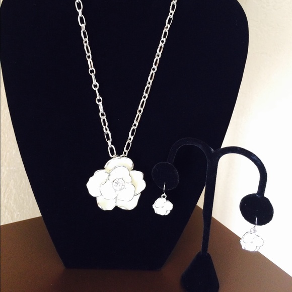 NWOT Statement Necklace