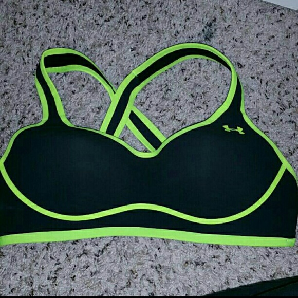 FLASH SALE☆☆UNDER ARMOR SPORTS BRA