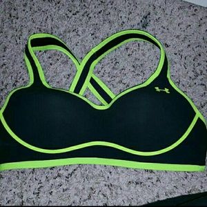 FLASH SALE☆☆UNDER ARMOR SPORTS BRA