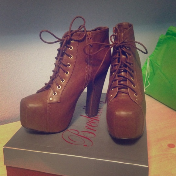 Brown platform chunky heeled boots
