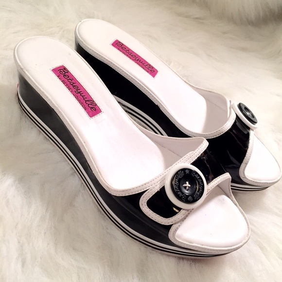Betsey Johnson Shoes - Betseyville sandals