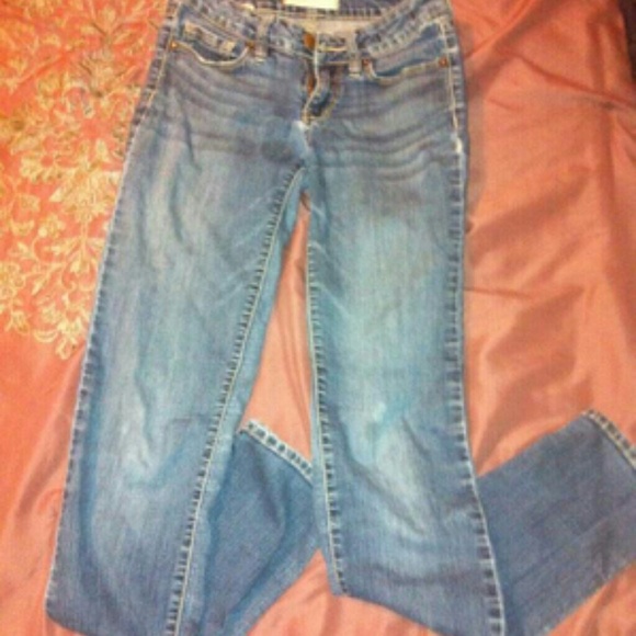 Bullhead Jeans - Picture 1 of 3
