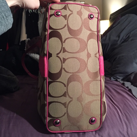 Large coach purse 100% authentic - Picture 4 of 4