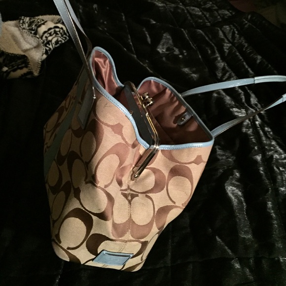 100% authentic coach purse baby blue and tan - Picture 4 of 4