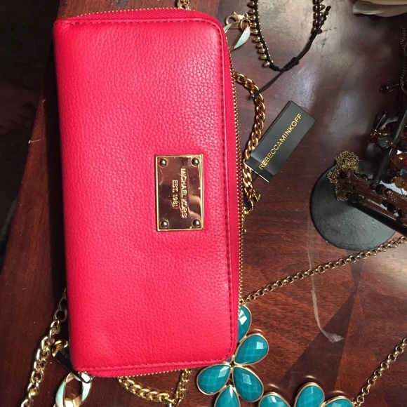 Michael kors large red purse and wallet with gold! - Picture 4 of 4