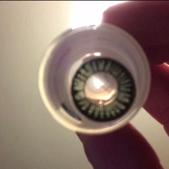 ❌HOLDING ❌Green circle contact lens - Picture 4 of 4