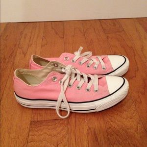 Light pink converse