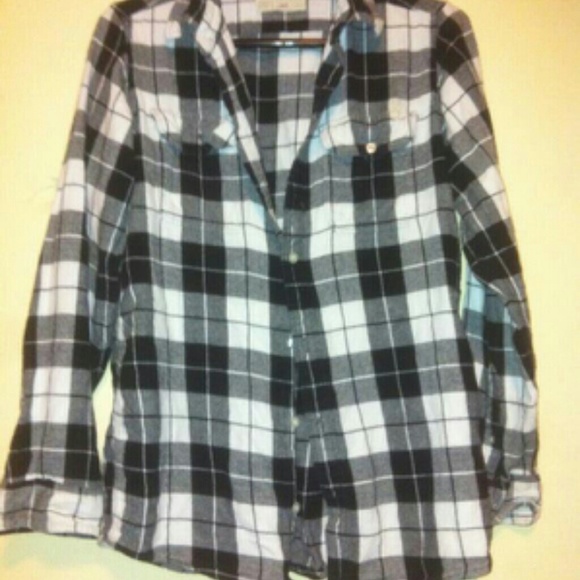 Bundle! High waisted shorts w/flannel - Picture 2 of 2