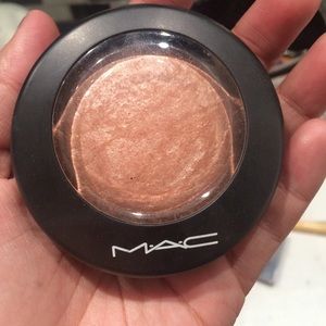 MAC Mineralize Skinfinish in soft and gentle