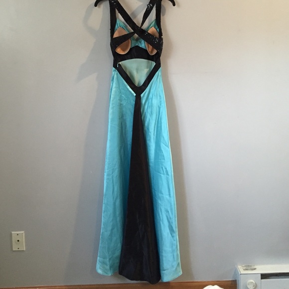 Prom dress 🌀 - Picture 3 of 4