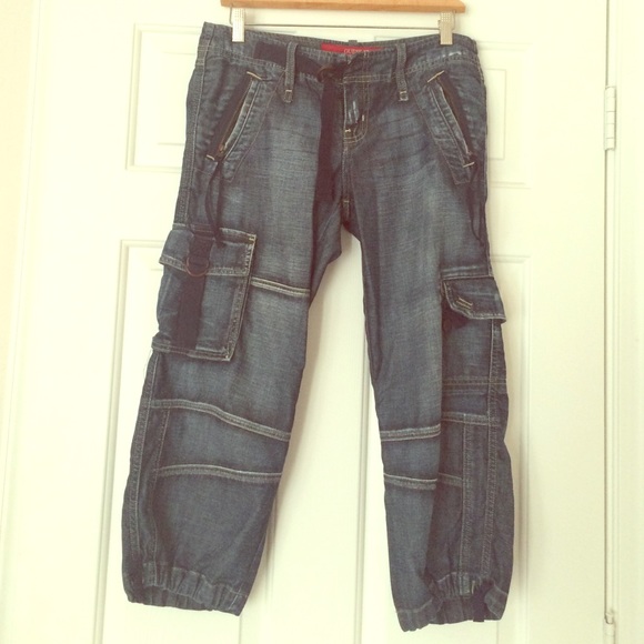 Preloved Guess denim cargo capri's.