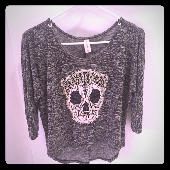 Skull top NWOT