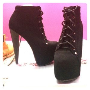 High heeled laced up all black boots