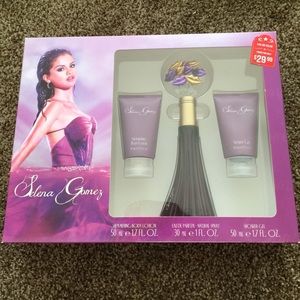 Selena Gomez perfume set!