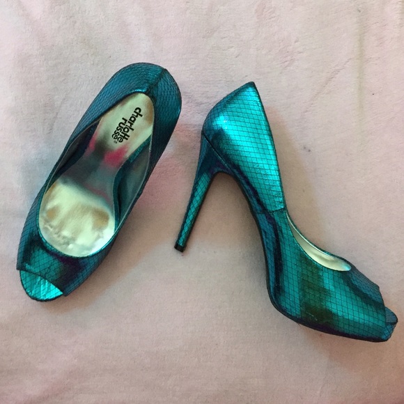 Never Worn Adorable Turquoise Heels!