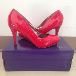 Brand NEW!! Madden girl patten leather Pumps