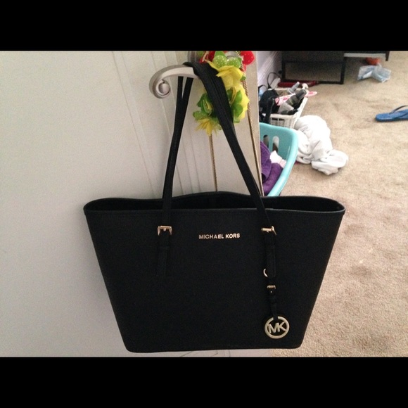 MICHAEL KORS JET TRAVELER PURSE