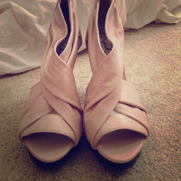 Pink wrapped qupid heels