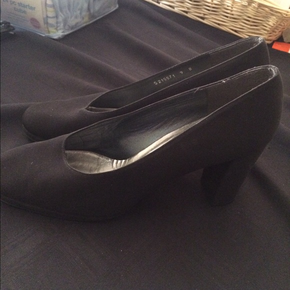 Authentic Stuart weitzman pumps - Picture 2 of 4