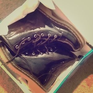 Cute boots I can't fit ! BRAND NEW