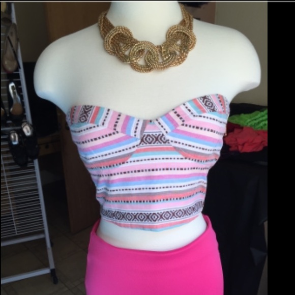 Print crop top. Cute! $10 w/ shipping on Ⓜ️️ERCARI