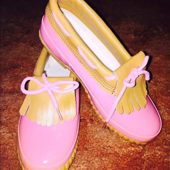Adorable Pink Galoshes size 7. Nwot.