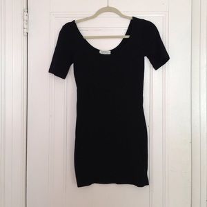 Black bodycon dress
