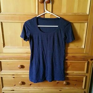 Lululemon size 4 Every Yogi Tee