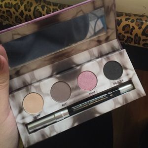 Urban decay eyeshadow palette