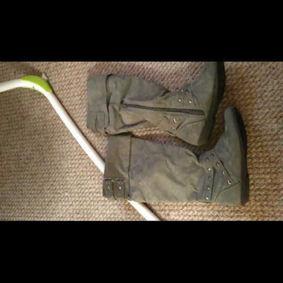 Grey soft boots with studs :) - Picture 1 of 2