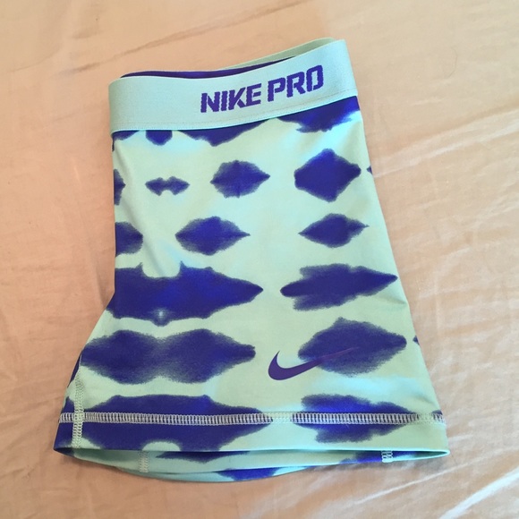 Rare limited edition new nike pros. Never worn.