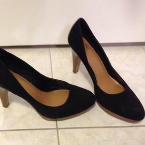 Black suede pumps with wooden heel